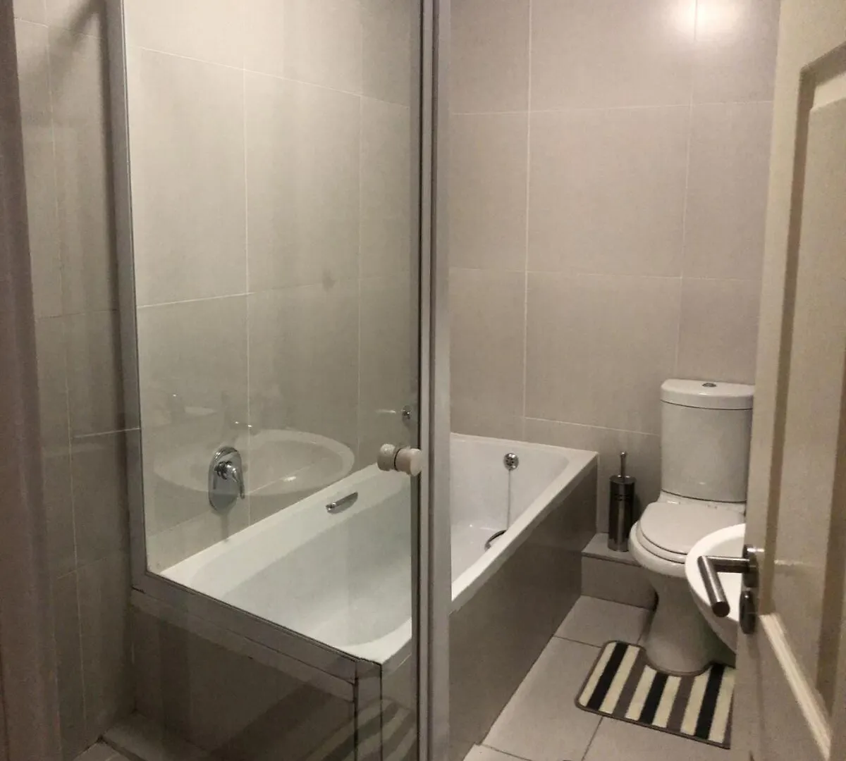 Spacious 2-Bedroom Apartment ケープタウン
