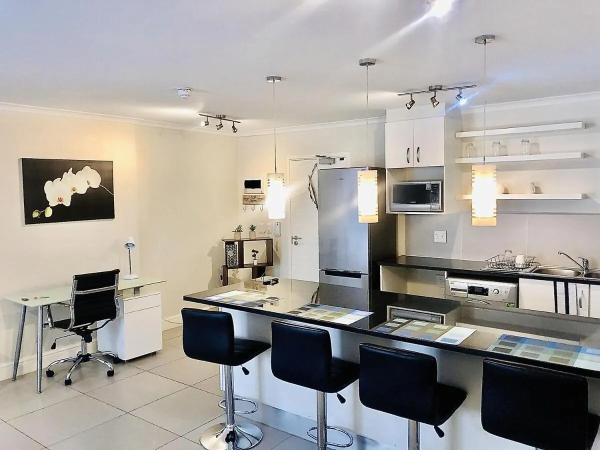 Spacious 2-Bedroom Apartment ケープタウン